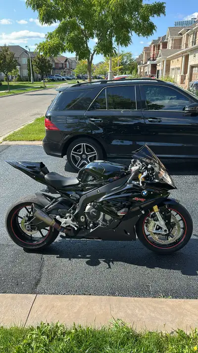 PRICE IS FIRM! In 0 rush to sell. - Titanium SC Project slip on exhaust - Puig windscreen - Lever Gu...