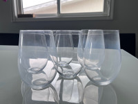 6 Wine Glasses 