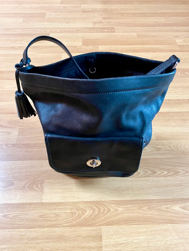 Coach Bucket Bag Purse  in Women's - Bags & Wallets in Whitehorse