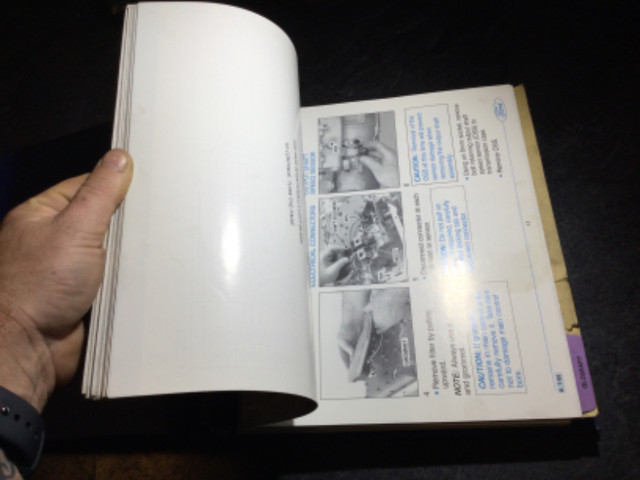 1992-93 Ford AODE 4R70W Automatic Transmission Reference Manual in Non-fiction in Parksville / Qualicum Beach - Image 3