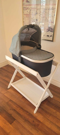 Uppa Baby Bassinet with Stand 