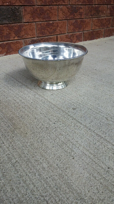 10" Silver Plated Serving bowl in Kitchen & Dining Wares in Markham / York Region