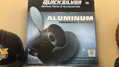 Je vends cette hélice en aluminium Quicksilver Black Diamond (modèle QA2006X), une pièce robuste et...