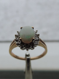 10K GOLD OPAL AND DIAMONDS RING