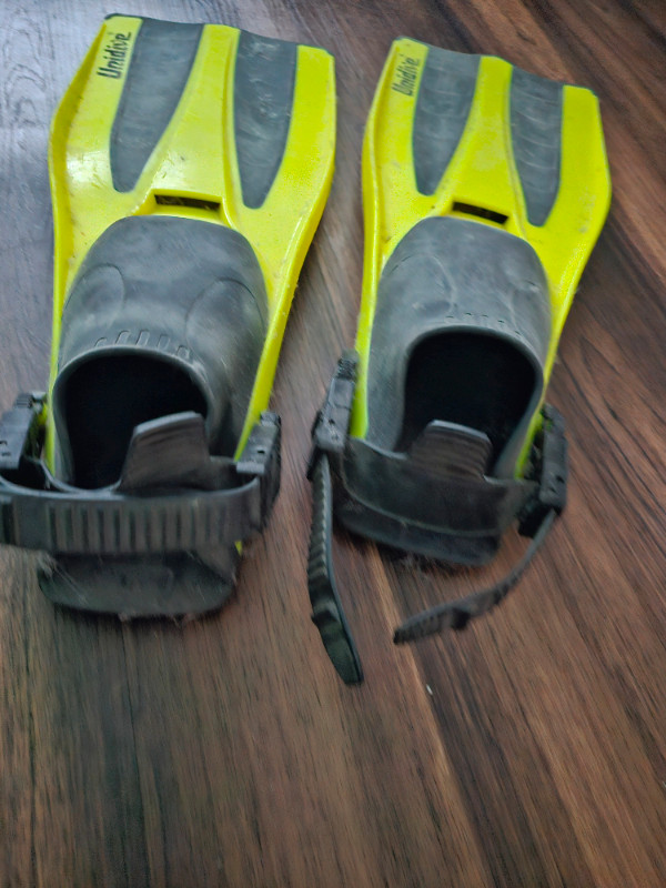 Unidive flippers $15 in Water Sports in London - Image 2