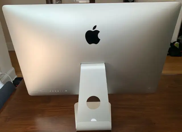 2020 27" 5K RETINA IMAC in Desktop Computers in Edmonton - Image 4