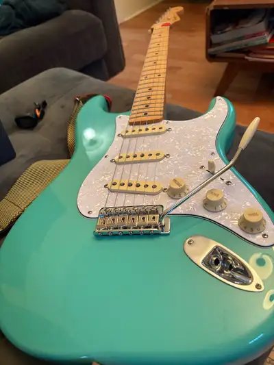 Fender Vintera bodyw/Ed O’Brian fender neck Stratocaster, View more