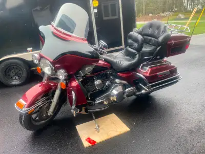 2001 Ultra Classic in great shape only 43,690 New battery just installed 9850.00 Just registered til...