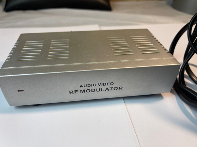 COMPACT AUDIO VIDEO RF MODULATOR #V0894 in General Electronics in Edmonton