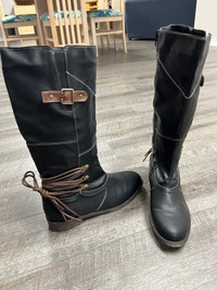 Ladies Size 41 (Size 9) Black High Boot With Brown Details 