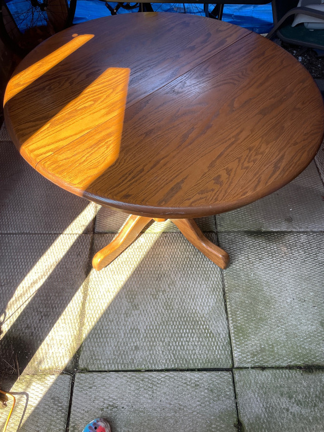 Solid wood round table in Coffee Tables in London - Image 3