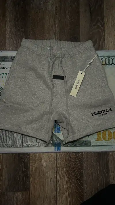 Essentiel short size M, View more
