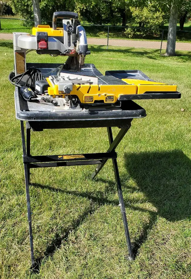 Wet Tile Saw (DeWalt)