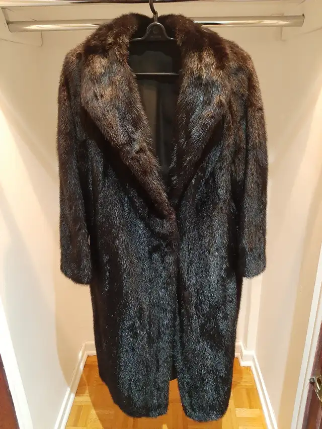 Mink coats - manteaux de vison in Women's - Tops & Outerwear in City of Montréal - Image 5