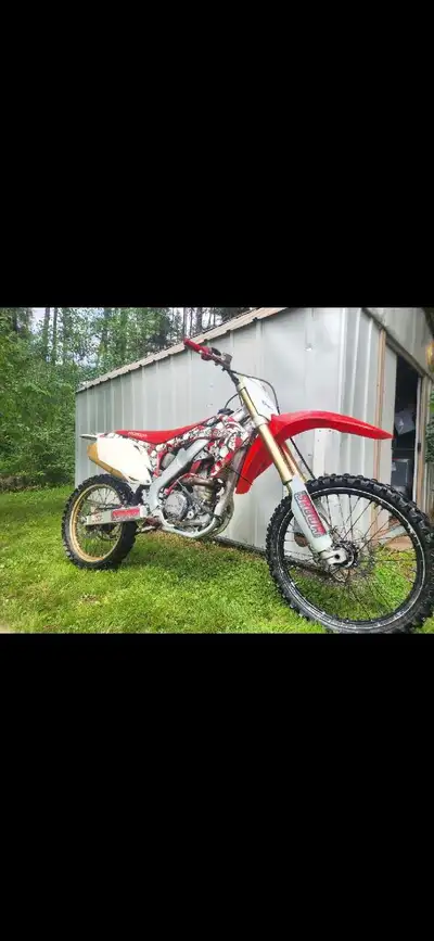 Listing my 2013 CRF 250R. Powerful and torquey bike, bit big for me as well as limited area/ time fo...