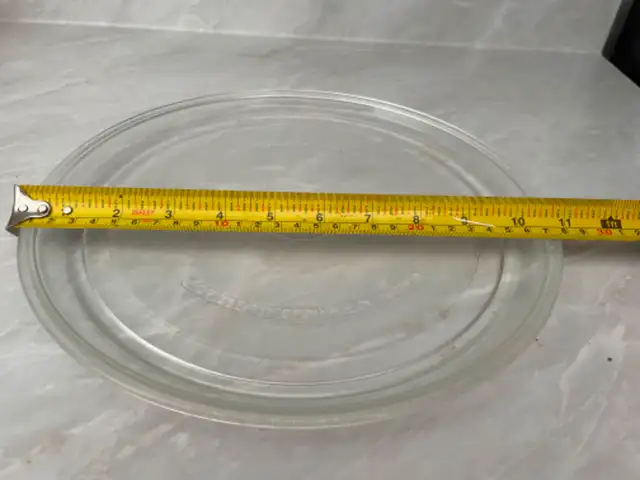 Microwave plate in Microwaves & Cookers in Belleville - Image 3
