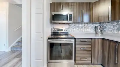 Private Room Available Immediately -Utilities & Parking Included