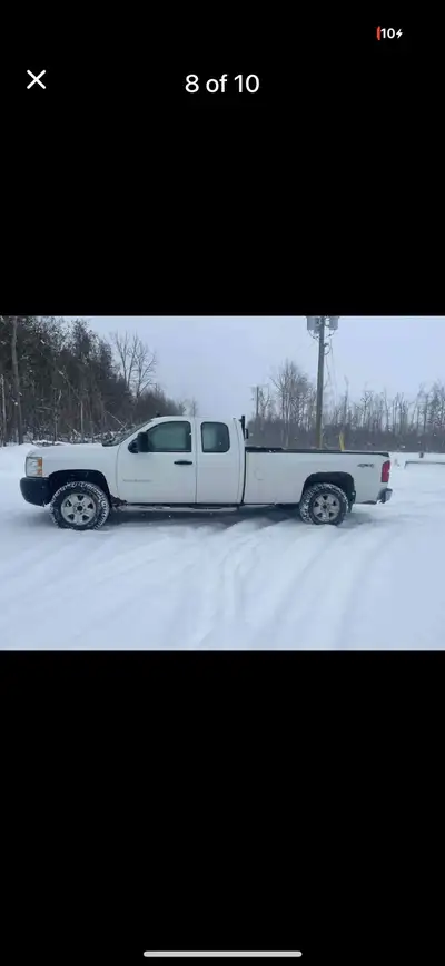 2013 Silverado 1500, 5.3L, 4X4, extended cab, 8 foot box, new tires, new front pads & rotors, rocker...