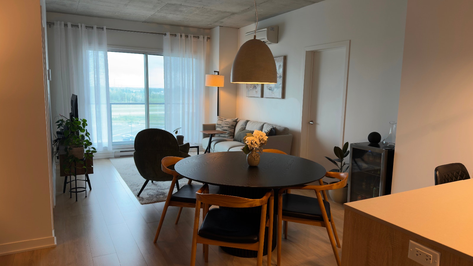 Cession de bail – Grand 4½ au Quartier DIX30 — photo 1