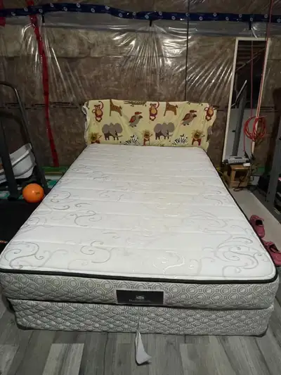 Sealy Mattress and box Double, View more
