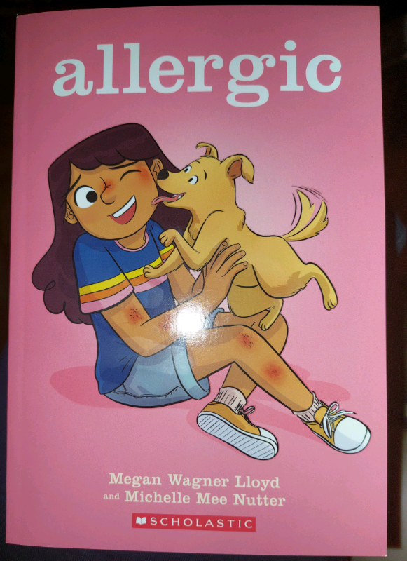 NEUF - NEW livre "Allergic" de Megan Wagner Lloyd & Michelle Mee in Comics & Graphic Novels in Laval / North Shore - Image 2