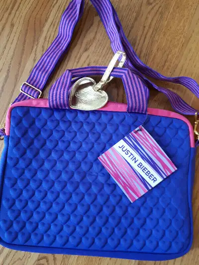 Collector - limited edition, not sold in stores. Laptop/tablet or ipad Bag - perfect gift - Everyone...