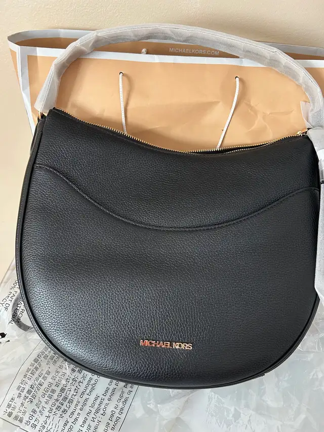 Michael Kors bag  in Women's - Bags & Wallets in London - Image 4