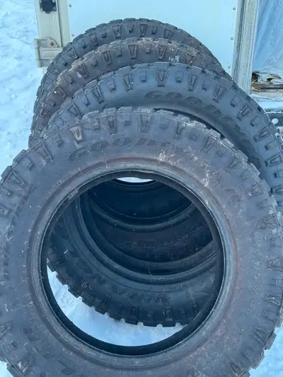 Set a slightly used tires for sale