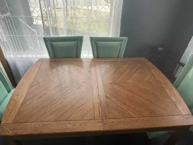 solid dining room table in Dining Tables & Sets in St. Albert - Image 2