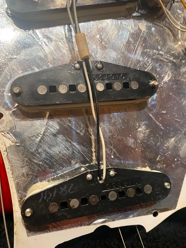 Fender 1982 Stratocaster hardtail electric guitar $3500 in Guitars in Kitchener / Waterloo - Image 8