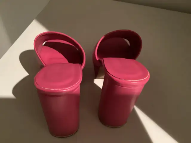 CHAUSSURES FEMME POINTURE 6 SIZE WOMEN SHOES in Women's - Shoes in City of Montréal - Image 4