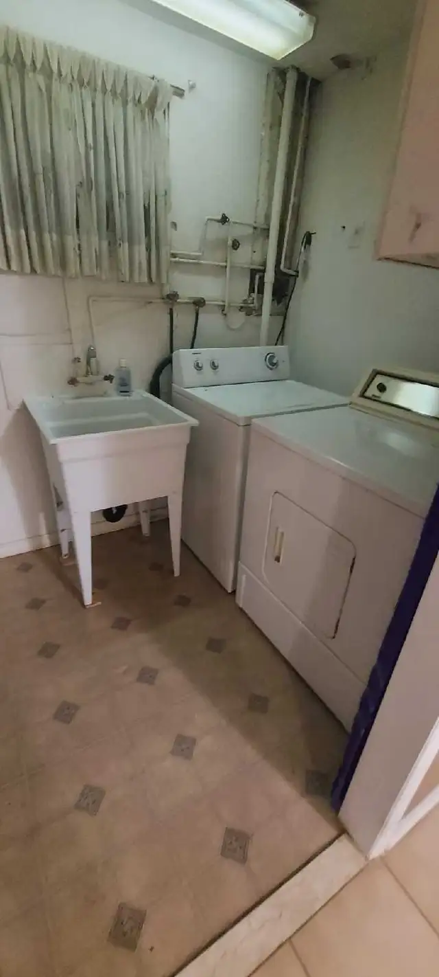 Spacious WALKOUT BASEMENT for rent in Long Term Rentals in Mississauga / Peel Region - Image 6