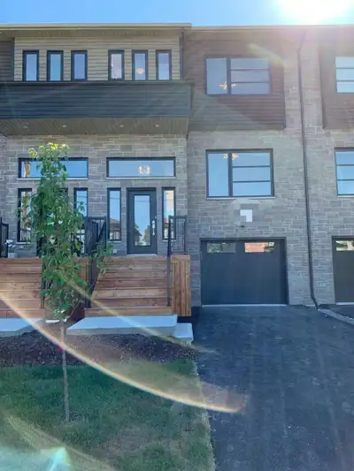 【For Rent】Modern 3-Bed Townhouse with Garage in West Bedford