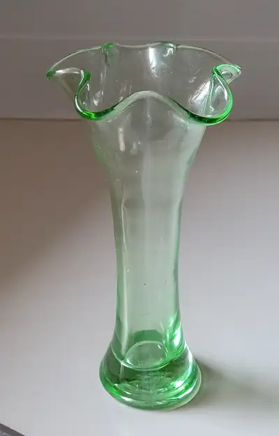 Vintage Green Depression Glass Ruffle Top 7" Tall Vase with no chips or cracks