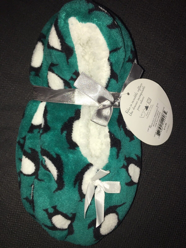 BRAND NEW: Ladies size 6-10 Penguin Slippers in Women's - Shoes in Guelph