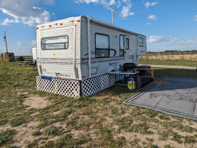1999 Jayco 5th wheel in Travel Trailers & Campers in Lethbridge - Image 4