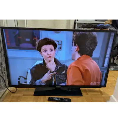 TV Samsung 46" LCD HDTV HDMI+Remote Control UN46EH5000 NOT SMART, View more