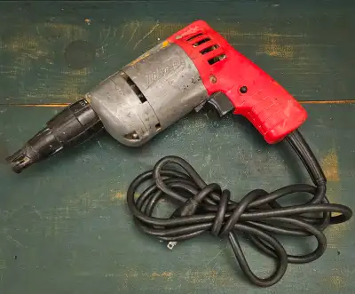 MILWAUKEE HEAVY DUTY CORDED SCREW SHOOTER / SCREW GUN, View more