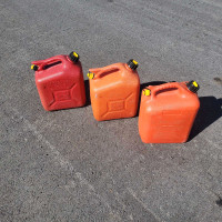 Jerry Can / Fuel Gas Can Canister / Bidon Essence Gaz