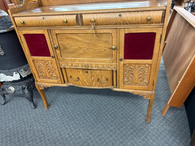 old one piece solid oak sideboard  in Hutches & Display Cabinets in Edmonton - Image 3