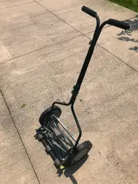 Mechanical lawn mower