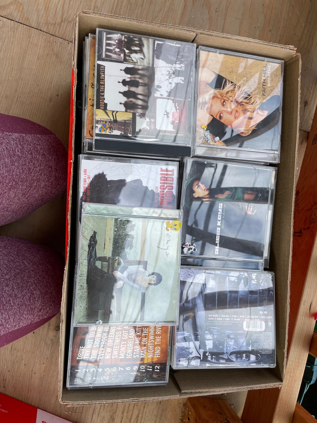 CD de musique et quelle que de film a vendre  dans CD, DVD et Blu-ray  à Ville de Québec