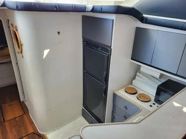 1994 Silverton 34A Twin Engine Cruiser in Powerboats & Motorboats in Saint John - Image 3