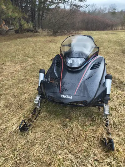 Selling a Yamaha VMAX 600 snowmobile. Black with blue/teal and red accent graphics, TSS suspension....