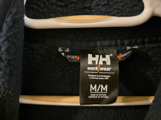 Helly Hansen Heritage Pile Midlayer One Piece Medium in Men's in Edmonton - Image 6