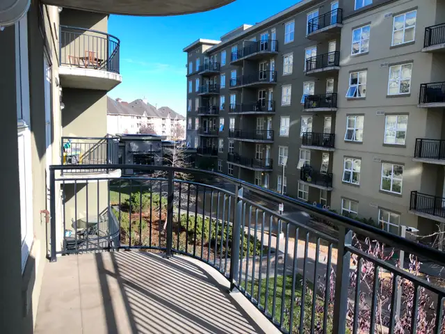 Clean Clareview Courts 2 bed 2 bath Condo for Rent Avail Now