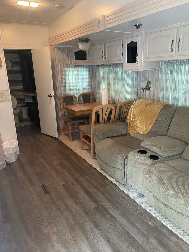 2007 33’ Keystone Challenger and seasonal lot in Travel Trailers & Campers in Sarnia - Image 4