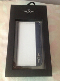 Leather wallet case magnetic close