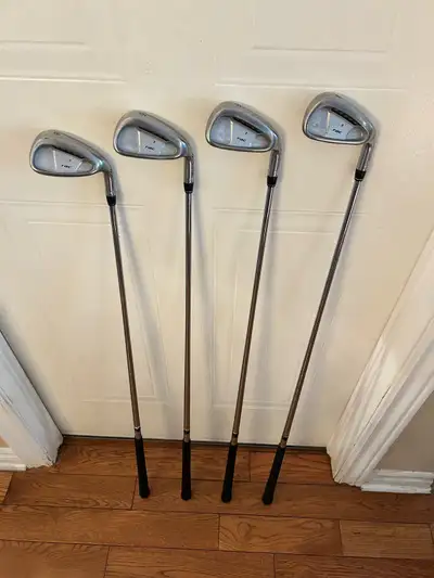 Lot 4 bâtons de golf droitier Taylormade Rac irons 4/5/6/8 righ, View more