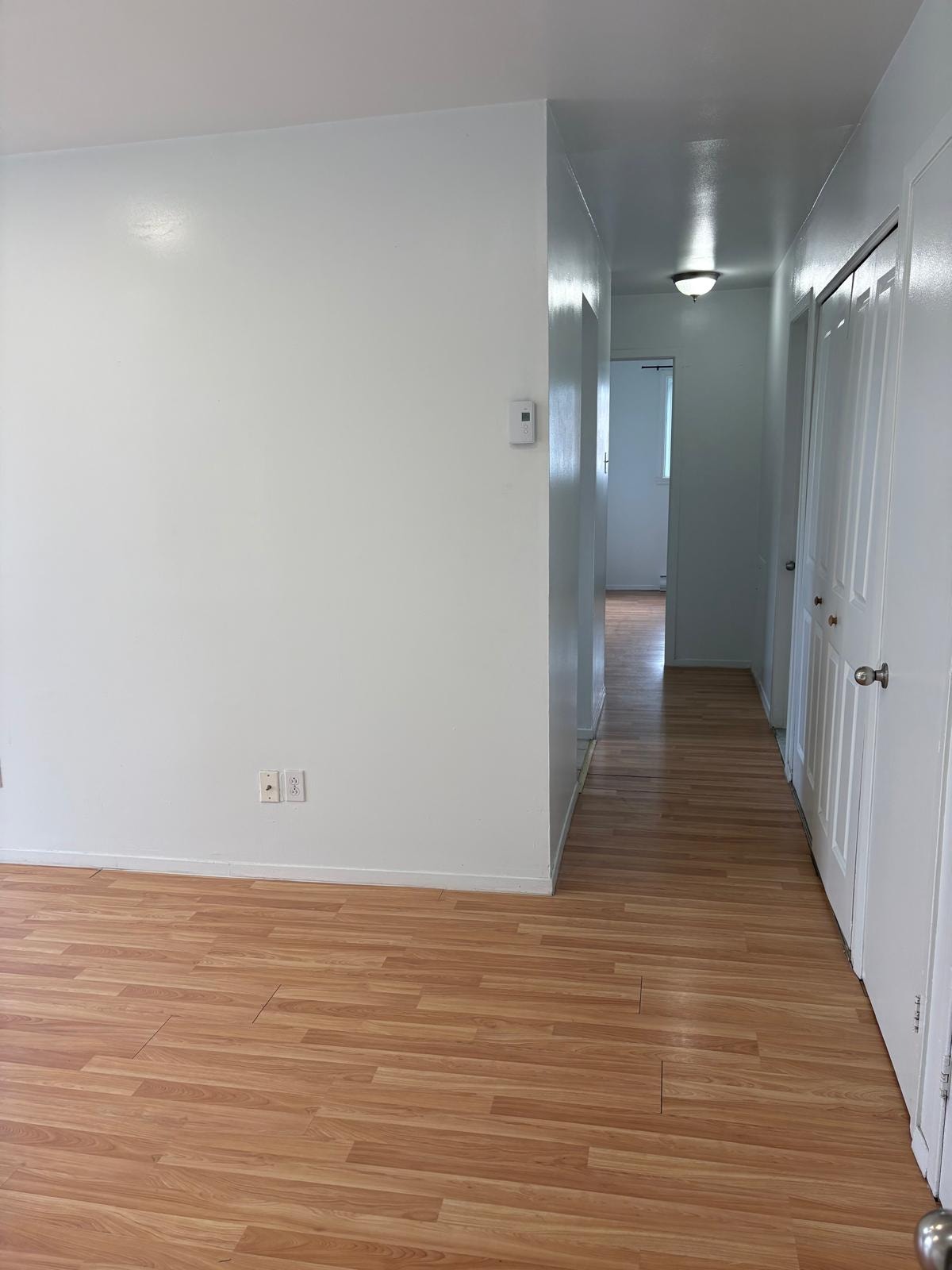 Longueuil, 4 ½ - $1300/month - Balcony. 2950 Mazenod Street — photo 2
